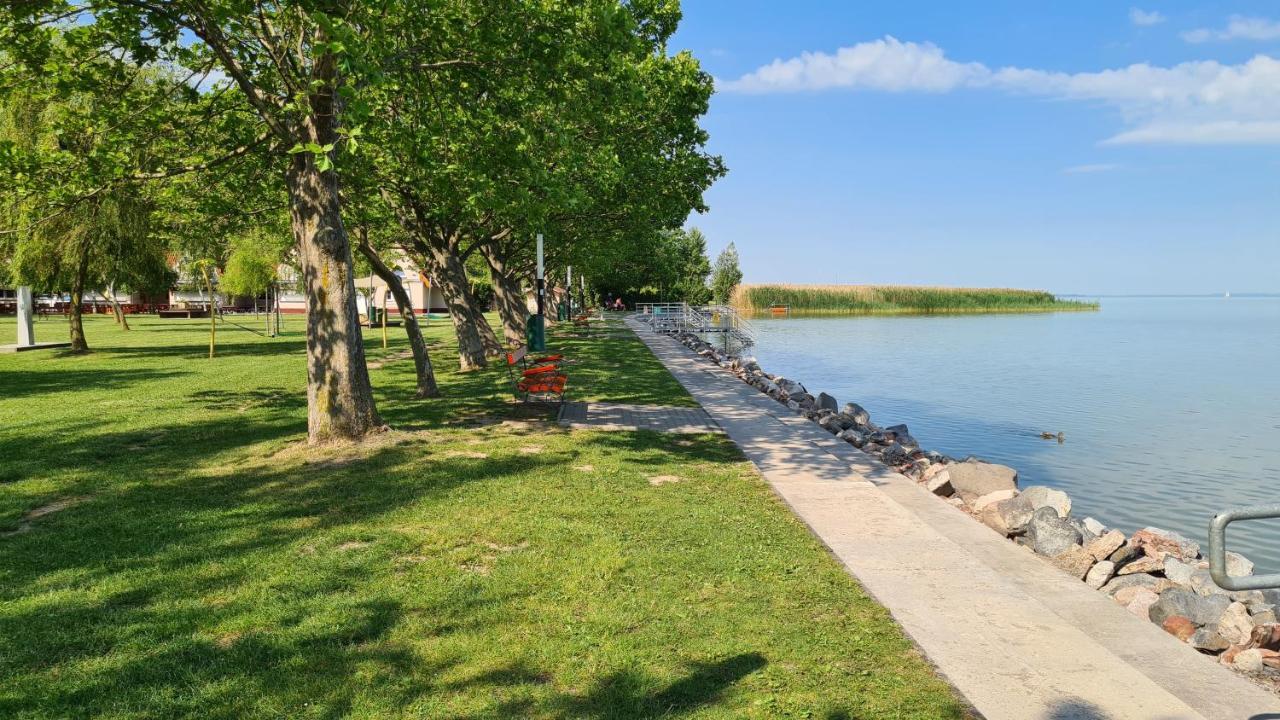 Héder Apartmanok Balatonfenyves Extérieur photo