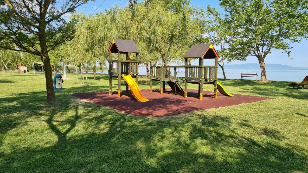 Héder Apartmanok Balatonfenyves Extérieur photo